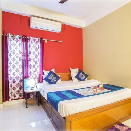 Breeze Hotel Силигури Экстерьер фото