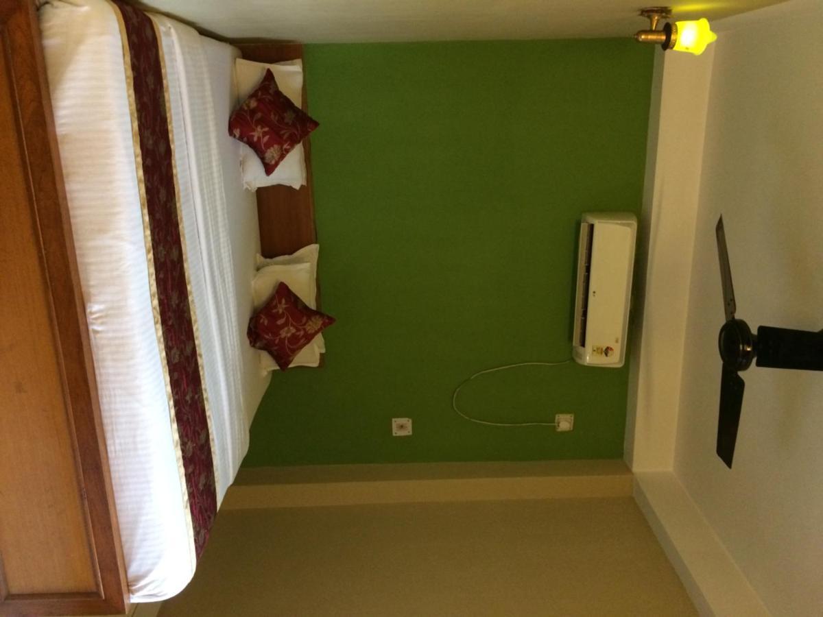 Breeze Hotel Силигури Экстерьер фото