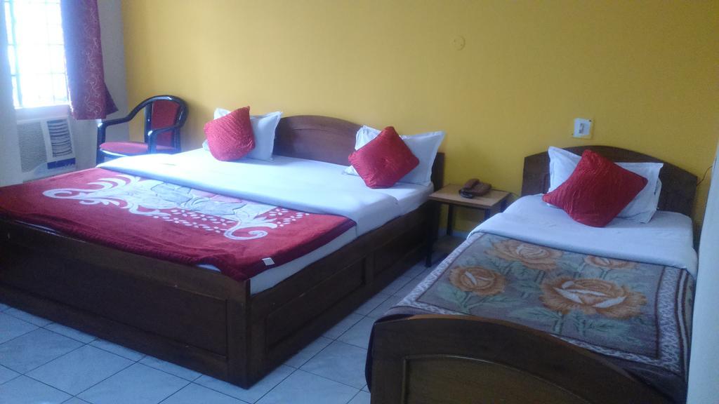 Breeze Hotel Силигури Номер фото