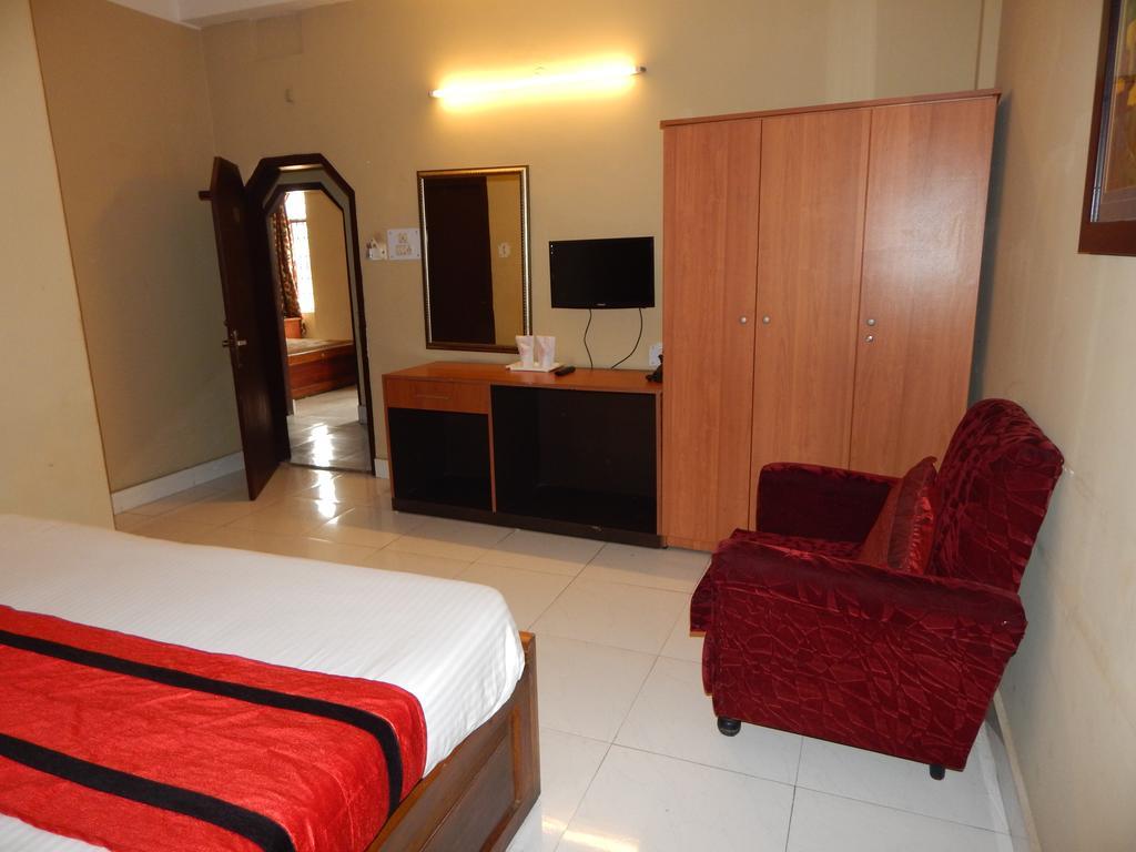 Breeze Hotel Силигури Номер фото