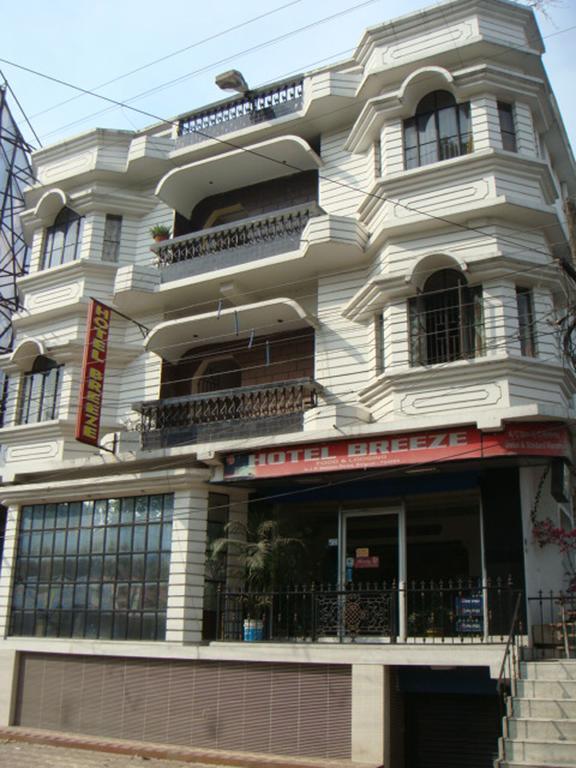 Breeze Hotel Силигури Экстерьер фото