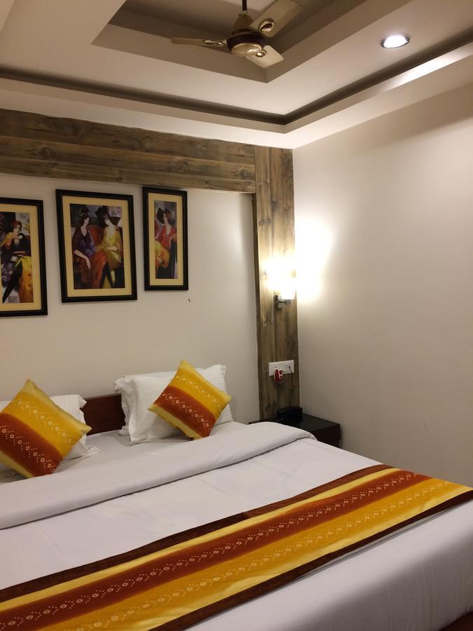 Breeze Hotel Силигури Экстерьер фото